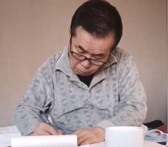 吴倩|老艺术家何庆魁: 75岁高龄, 被儿子爆料\他嫖不动了, 每月1万就够用了\