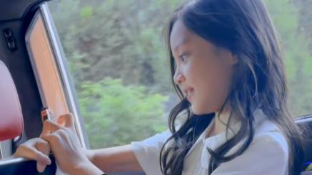 甜馨为郝劭文女儿发声，评论回怼恶评，似乎已经知道李小璐犯的错