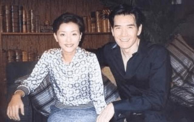 费翔|爱国被封杀14年，春晚不敢拍下半身，4位女神追的费翔为何不婚？