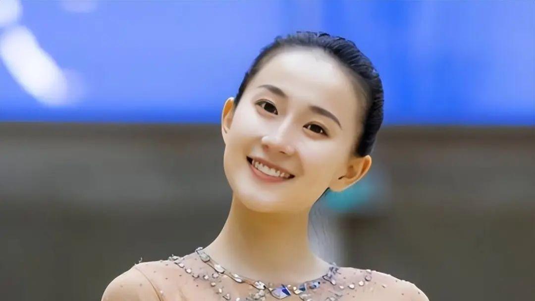 9年前，体操女神凭挺胸照走红，拒绝进娱乐圈，现在她后悔了吗？