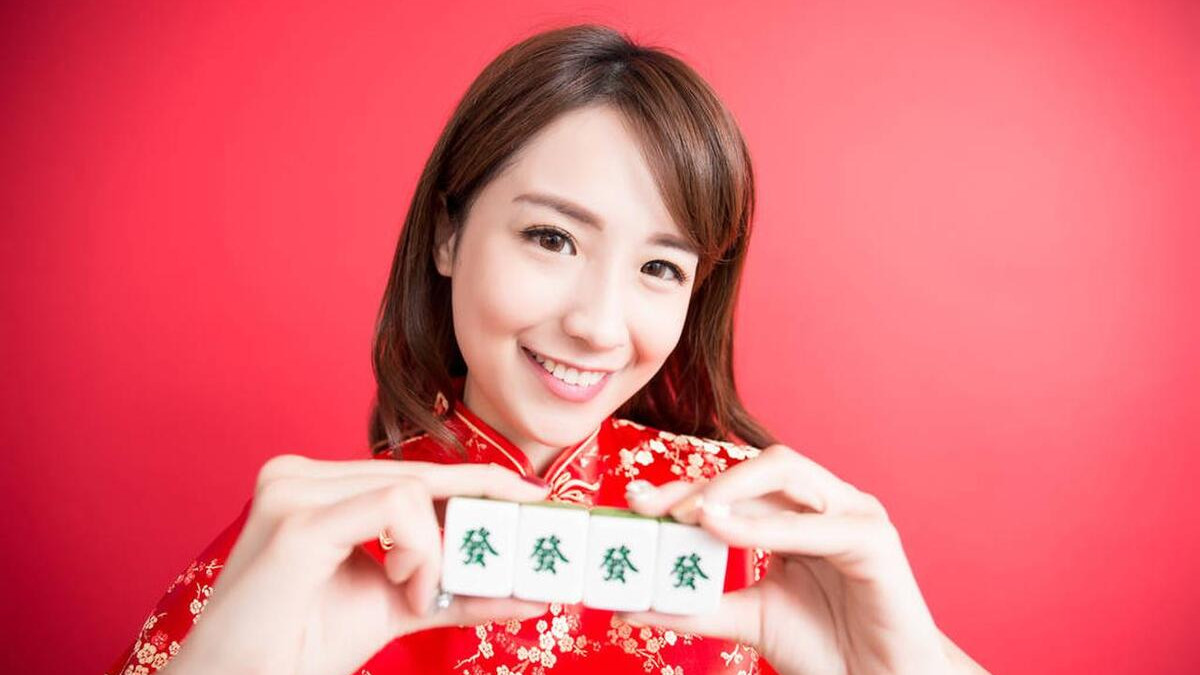 大妈游手好闲整天打麻将，成功竞聘麻将主播，收入上天！