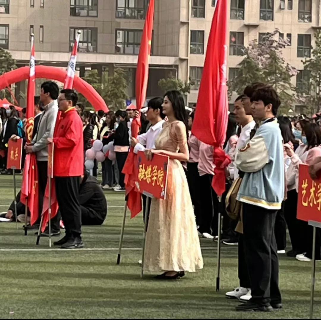 小美人鱼|某融媒学院“女孩9张照片意外流出”身材颜值不输一线女星