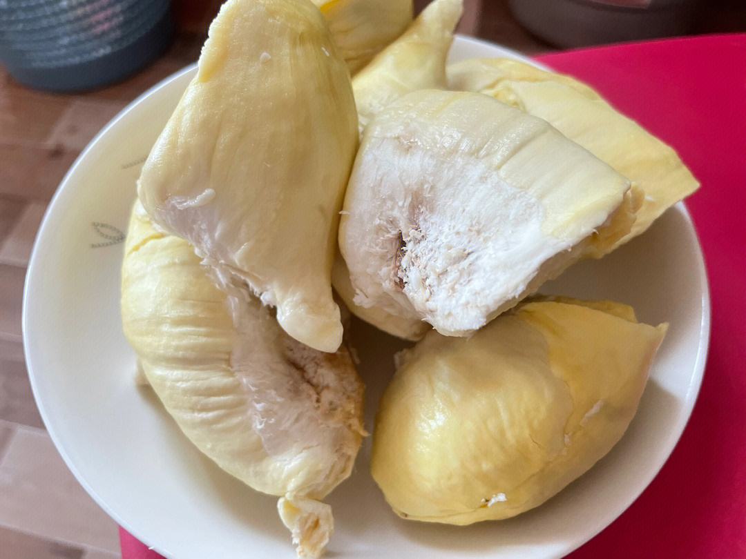 |买榴莲时，大的和小的区别大，牢记3买3不买，老板夸你是内行