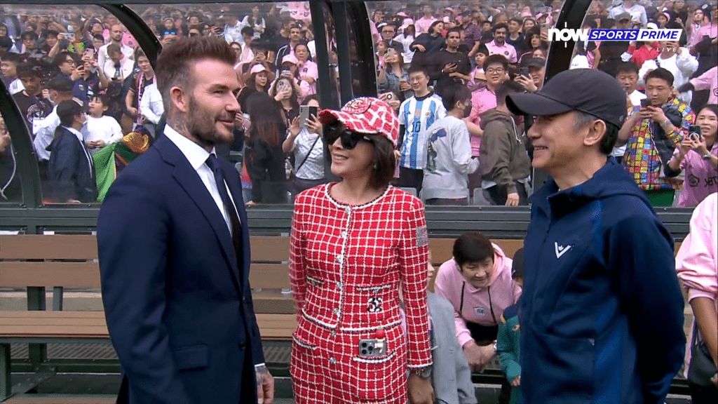 60岁香港影后低调现身足球赛难掩满头白发！