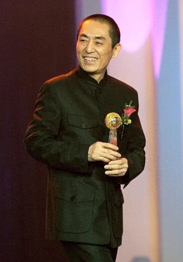 张艺谋又造出大新闻!73岁老艺术家的一瓜惊爆娱乐圈!