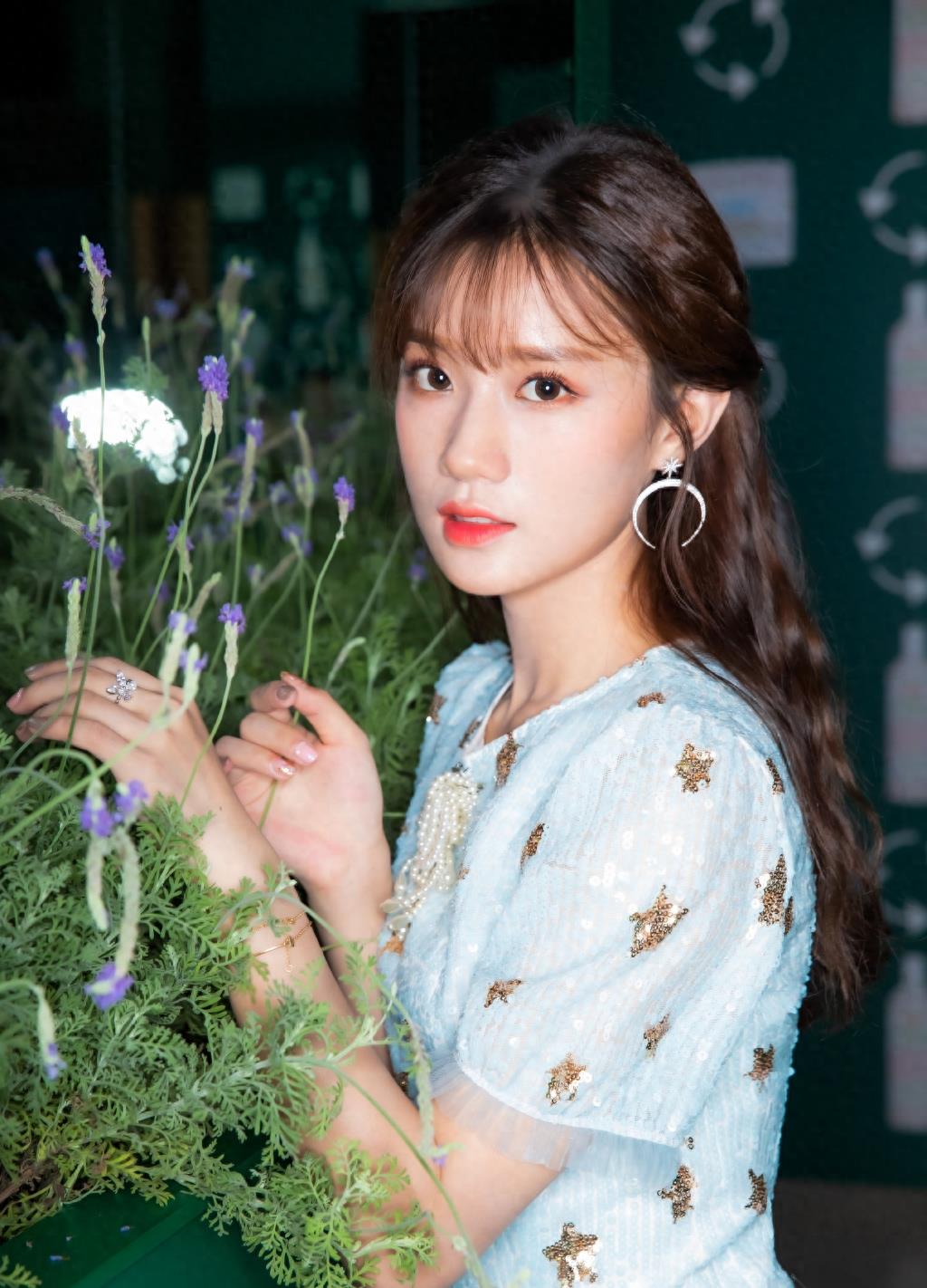 被丑男“糟蹋”的6位女明星，个个如花似玉，却鲜花插在牛粪上