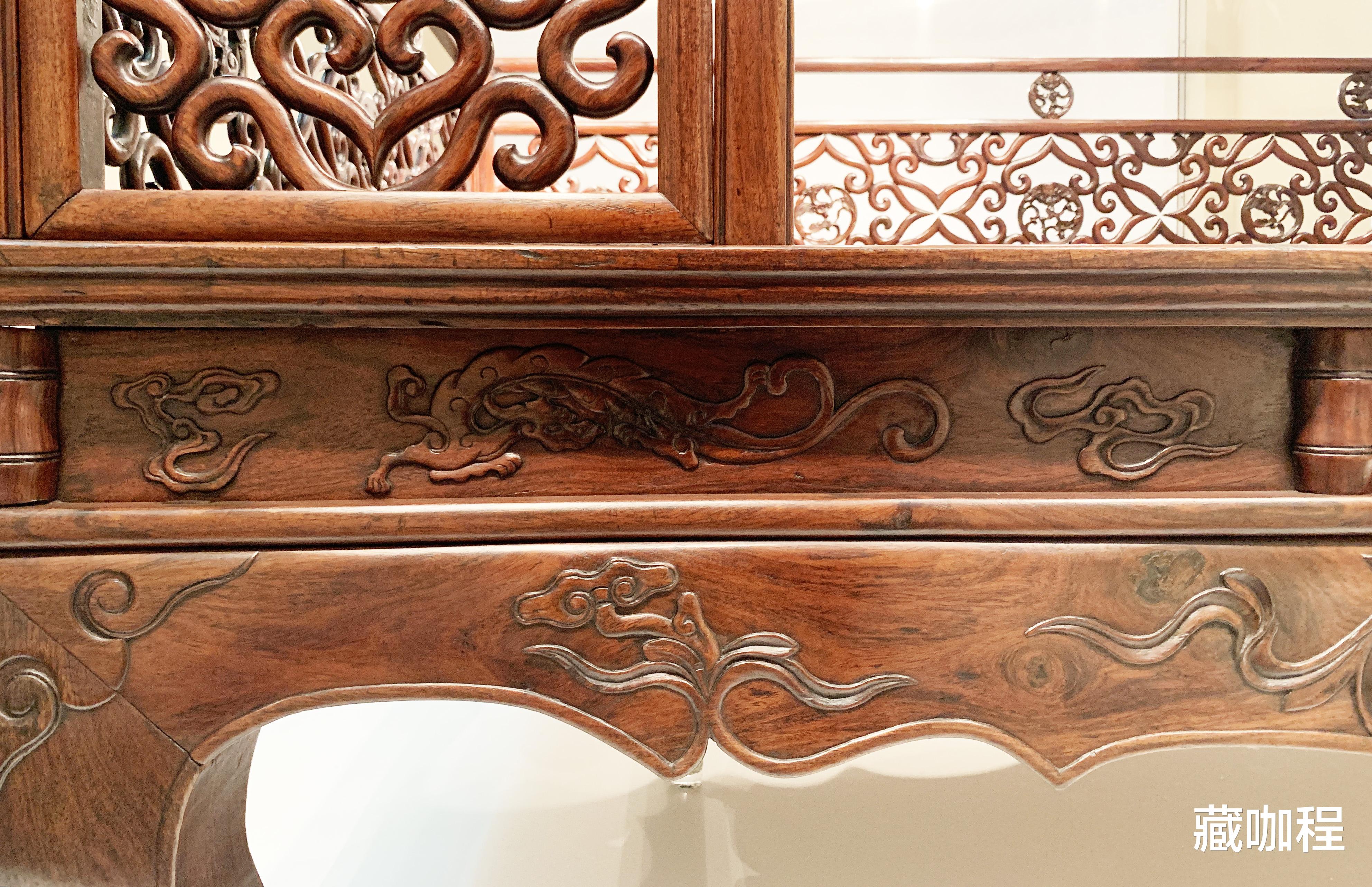 |集黄花梨特征于一身,架子床大料上出现锯齿纹