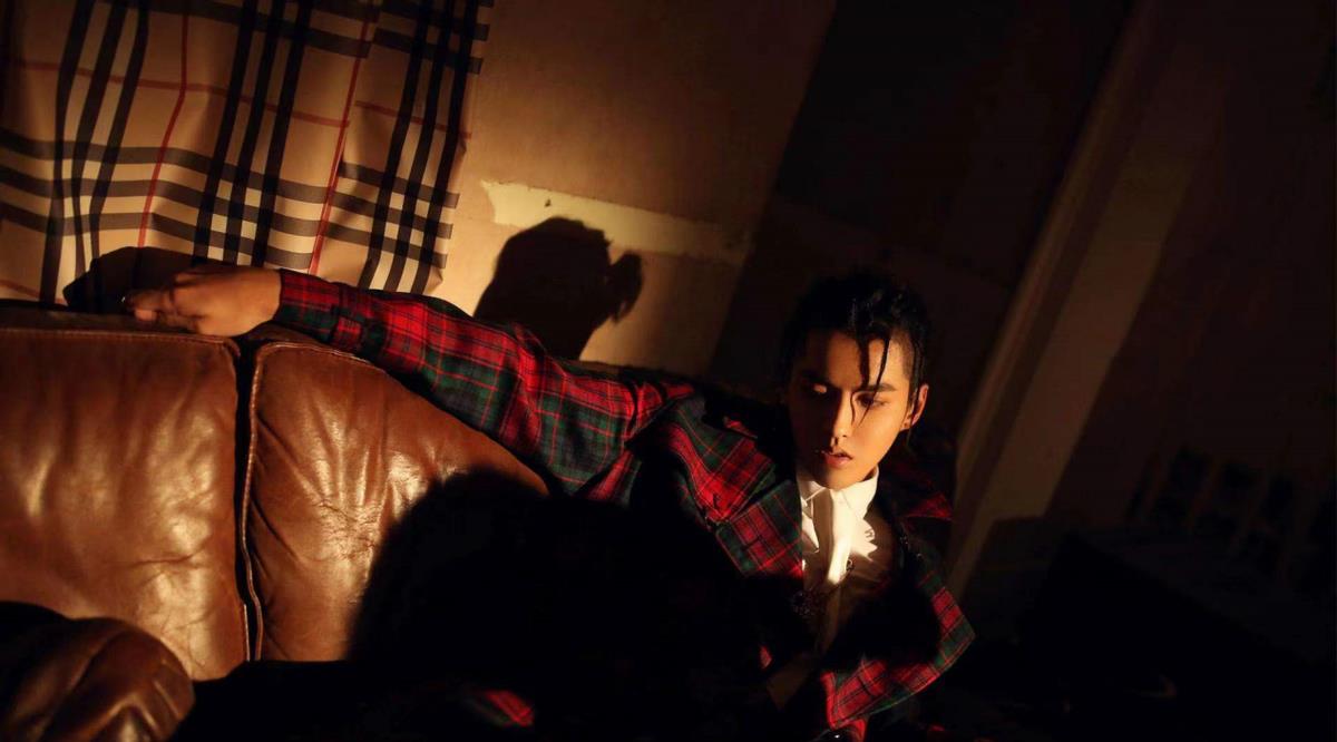 吴亦凡狱中生活后续,母亲找过成龙求救,亲生父亲尝试引渡无果!