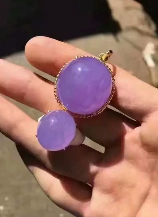 随便买的原石，却开出的紫罗兰，成品如何？