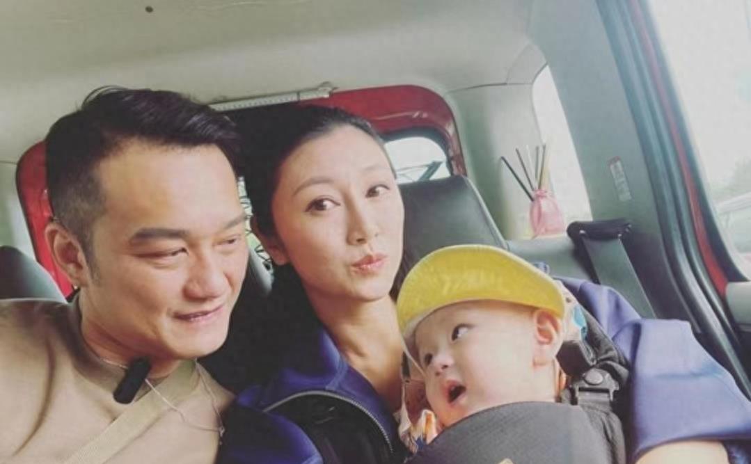 婚姻再出问题?港歌手太太公开点名老公的女同事,更斥对方言行越轨