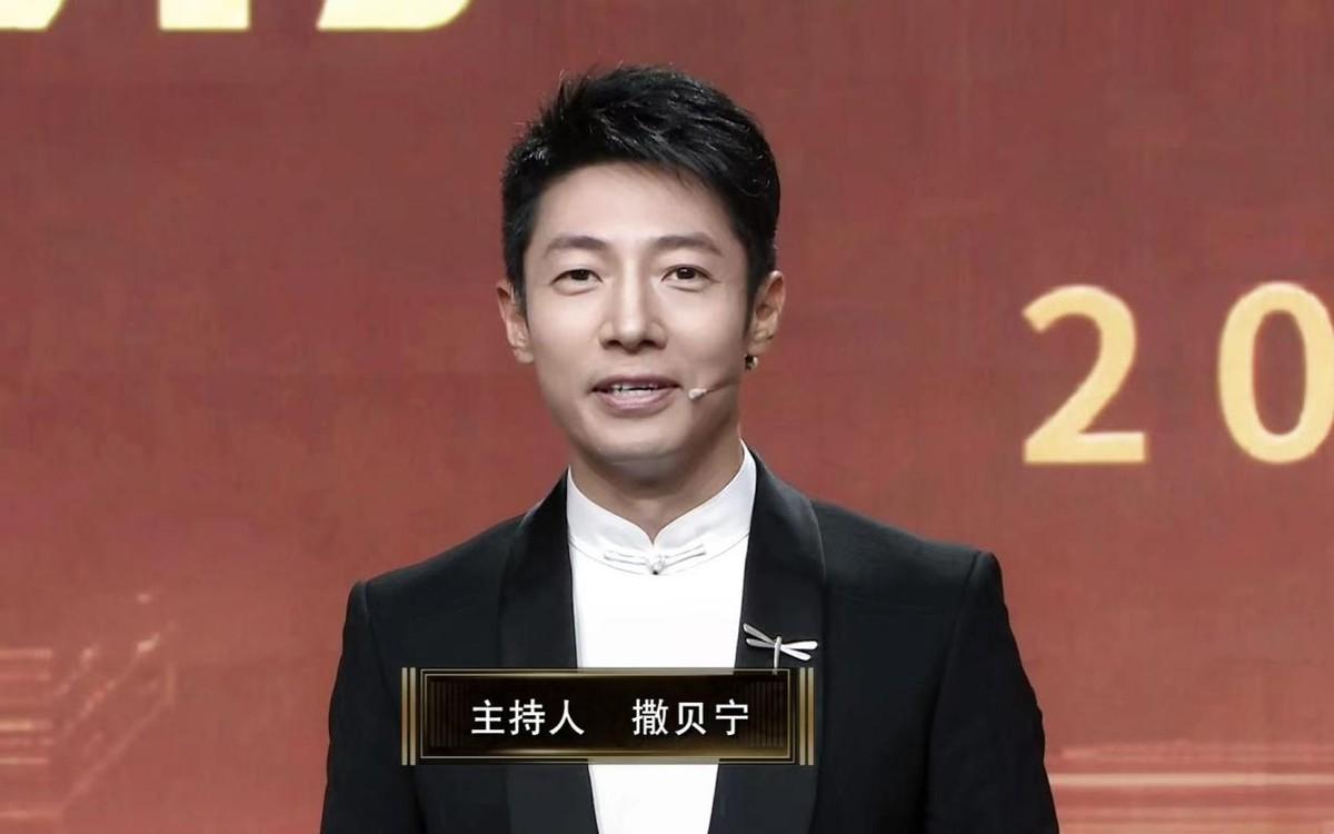 “当众失态”撒贝宁:央视唯一一次失控,节目现场与女警官争吵