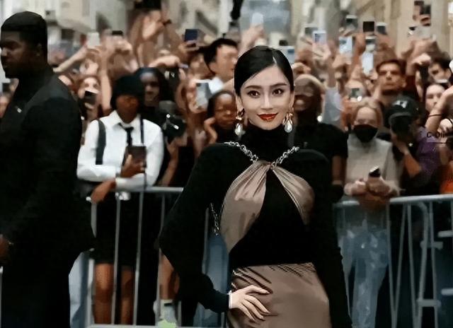 黄晓明想自杀?杨颖看疯马秀脱衣舞,暗藏野心似有深意,不当背锅侠