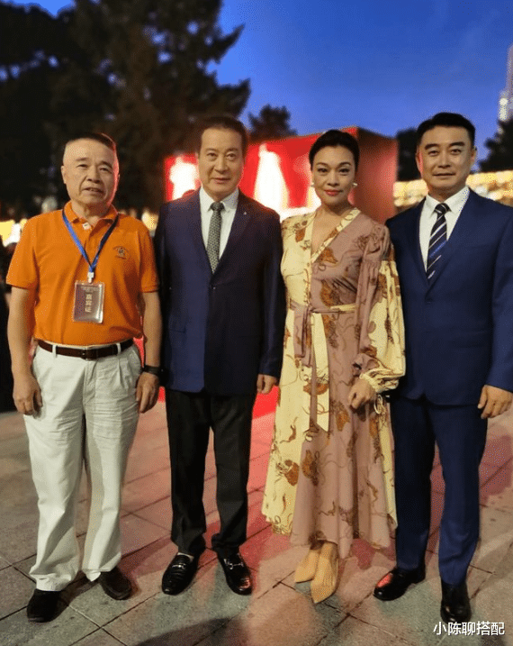 穿搭 59岁史可老得真体面：不do脸，妆发得体，穿衣有品！妈妈们学起来