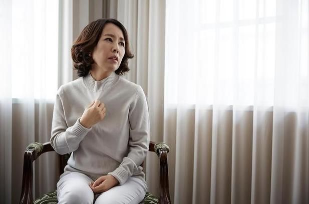 女性更年期“刚开始”和“快结束”,身体分别会有什么表现?