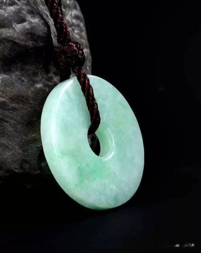 翡翠|知道「豆糯冰玻」就算行家？殊不知老种翡翠和嫩种翡翠才是关键