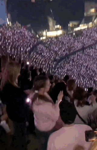 霉霉全球巡演狂揽百亿，歌迷买断机票酒店，外国总统总理写信表白