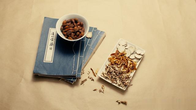 肾精不足百病生，一剂千年古方，横扫脱发 腰膝软，益肾精 养肝血