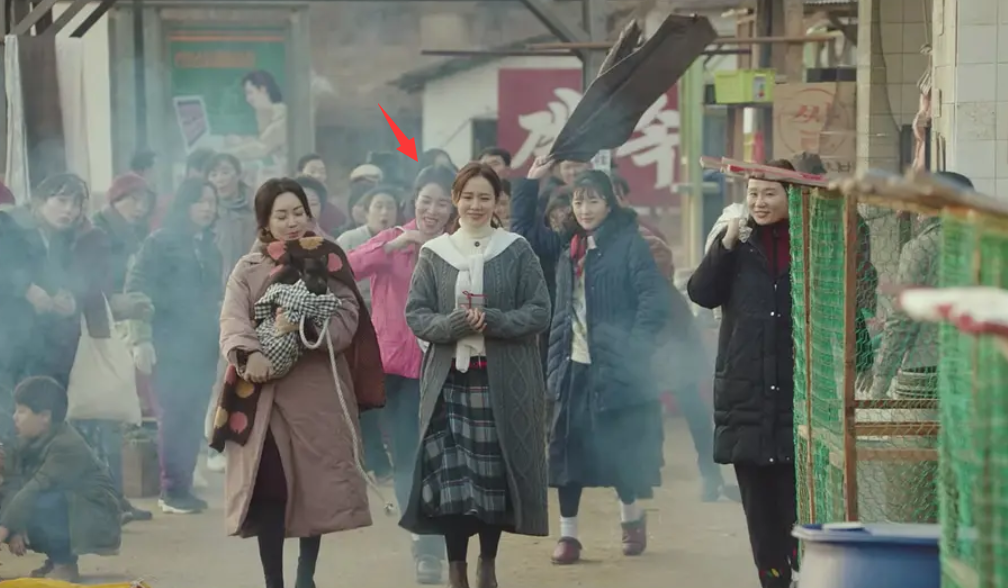 43岁演员车清华结婚，曝超美婚纱照，曾与孙艺珍合作《爱的迫降》