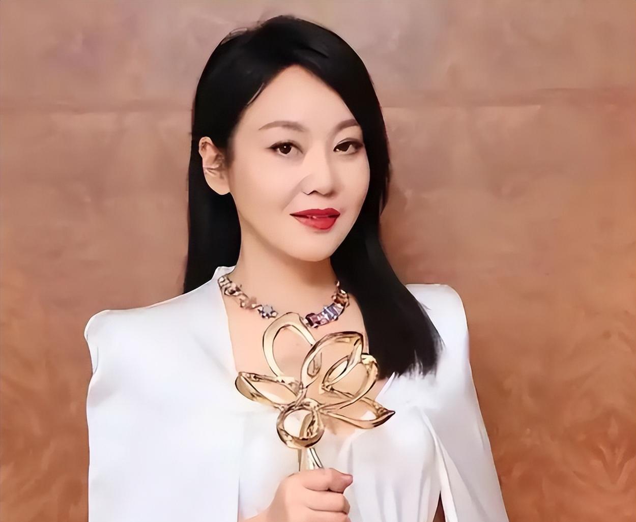 2004年，军人邹伟一身寒气对闫妮说离婚吧，我净身出户