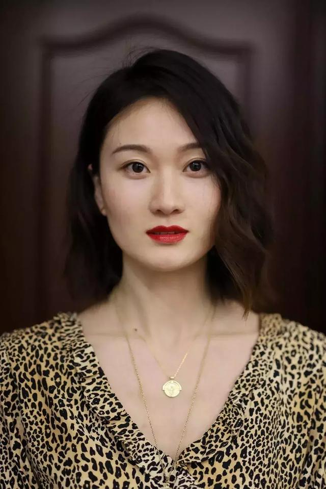 眼镜 戴眼镜的时候怎么打扮更加分？超详细的化妆+选款攻略