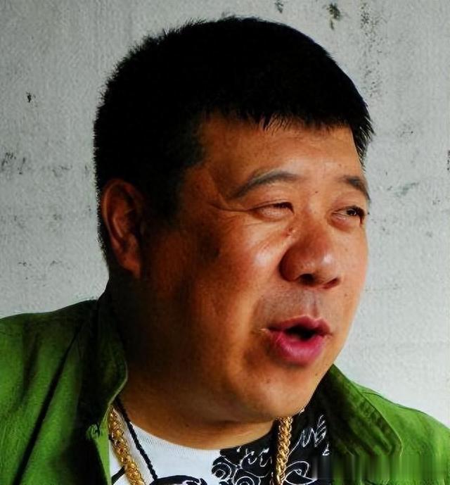 秦卫东:年轻时爱喝酒,中年患病,如今瘦到脱相,他究竟经历了啥