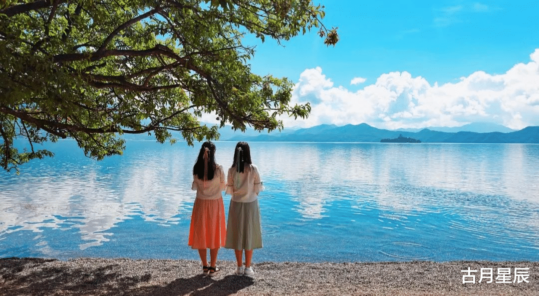 |和聪明人交流,和靠谱的人恋爱,和积极的人共事,和幽默的人随行