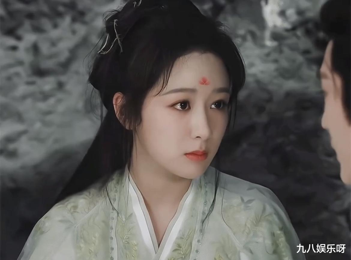 杨紫、成毅顶峰相见，新剧热度对比惨烈，《莲花楼》编剧发文吐槽