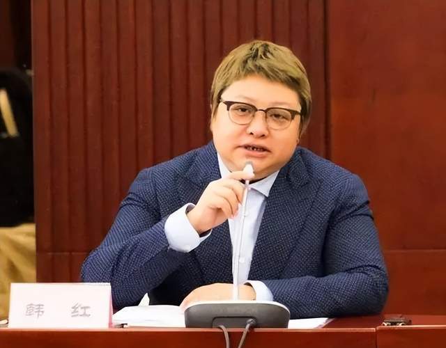 雌激素 韩红成功减重40斤,扎丸子头穿牛仔裤,瘦出迷人线条?