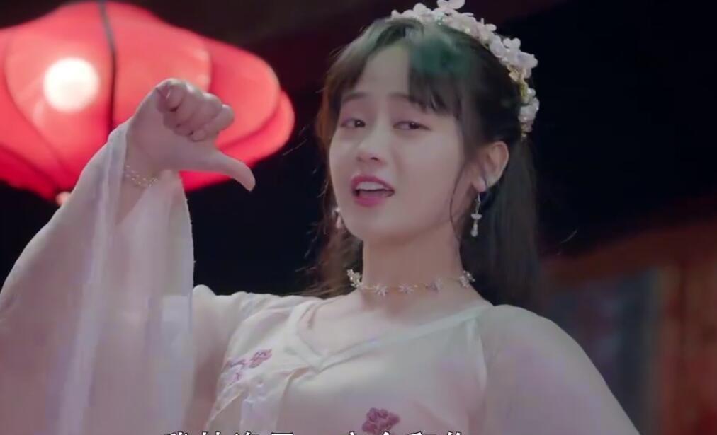 真正的花魁根本不用旁白尬吹, 人群中一眼夺目的绝色