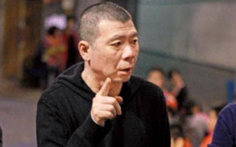 冯小刚病情恶化,20亿身价却选择放弃治疗?网友:钱再多有何用