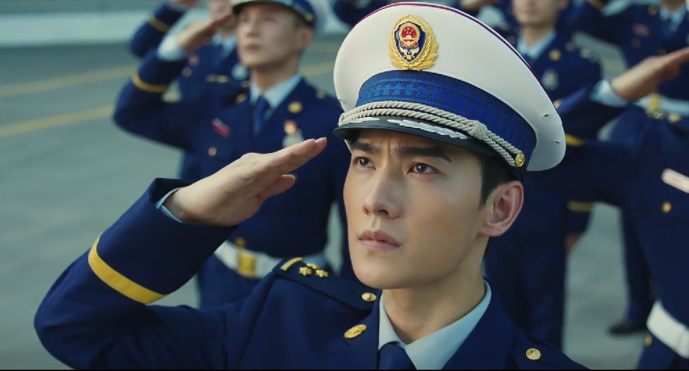 照亮你|积压2年,消防大剧《照亮你》终于能播了?但这换脸也太假了