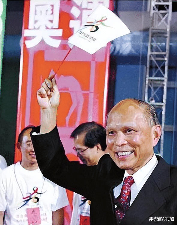 郭晶晶丈夫霍启刚深夜无眠，亲自为父发声，评论区沦陷