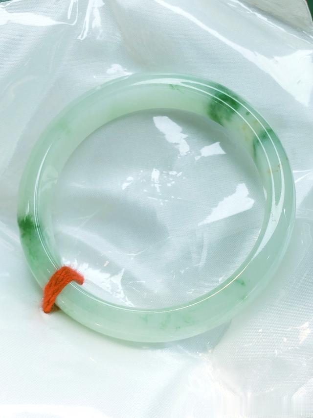 翡翠|挑选翡翠色料你要注意哪些?