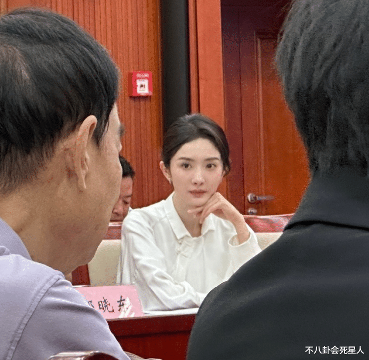 看了37岁杨幂和35岁赵丽颖的近照,才知道“骨相美”有多重要