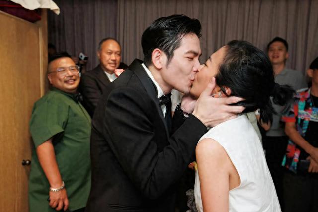 萧敬腾林有慧领证画面曝光,看得忍不住嘴角上扬,嗑到了!