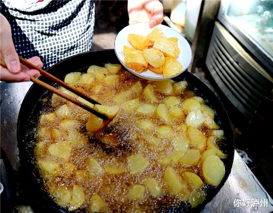 土豆|小街子巷:在这条街上,茄饼和宽粉只是配角,真正的主角是土豆