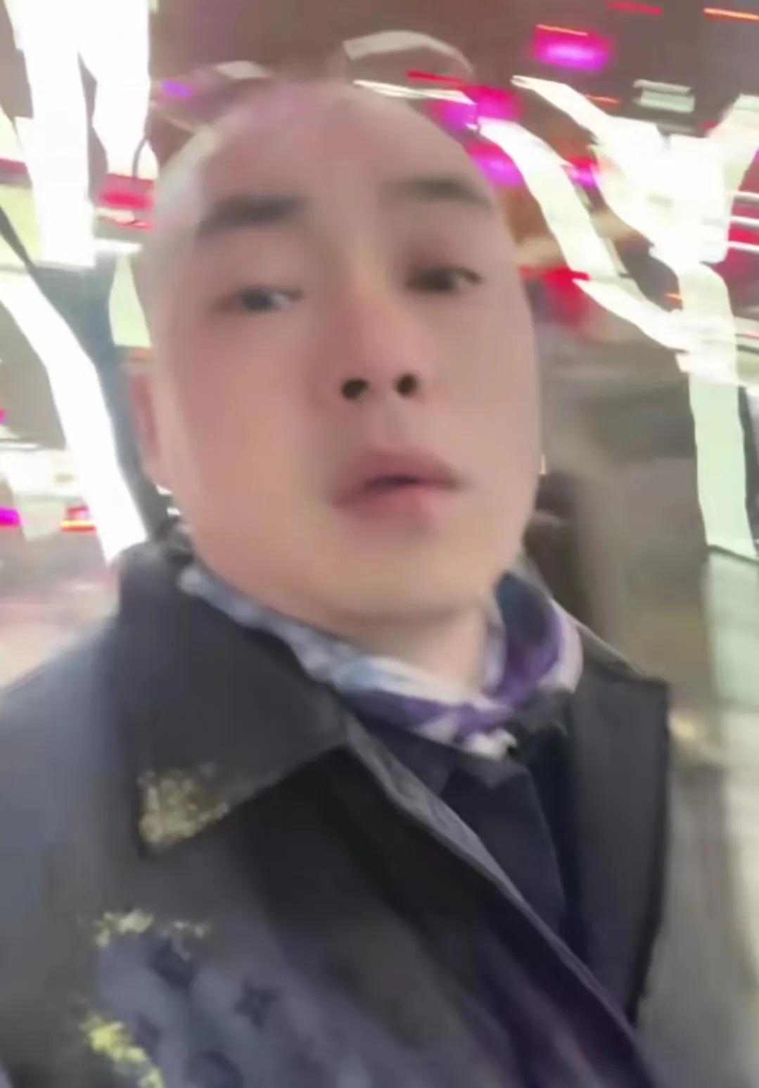 程野|演员程野受邀参加微博之夜被安保拒之门外,致电给师父求助