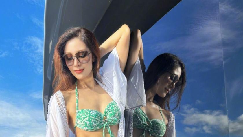 53岁李嘉欣晒照，穿泳装小腹凸起似二胎，许晋亨420亿恐重新分配