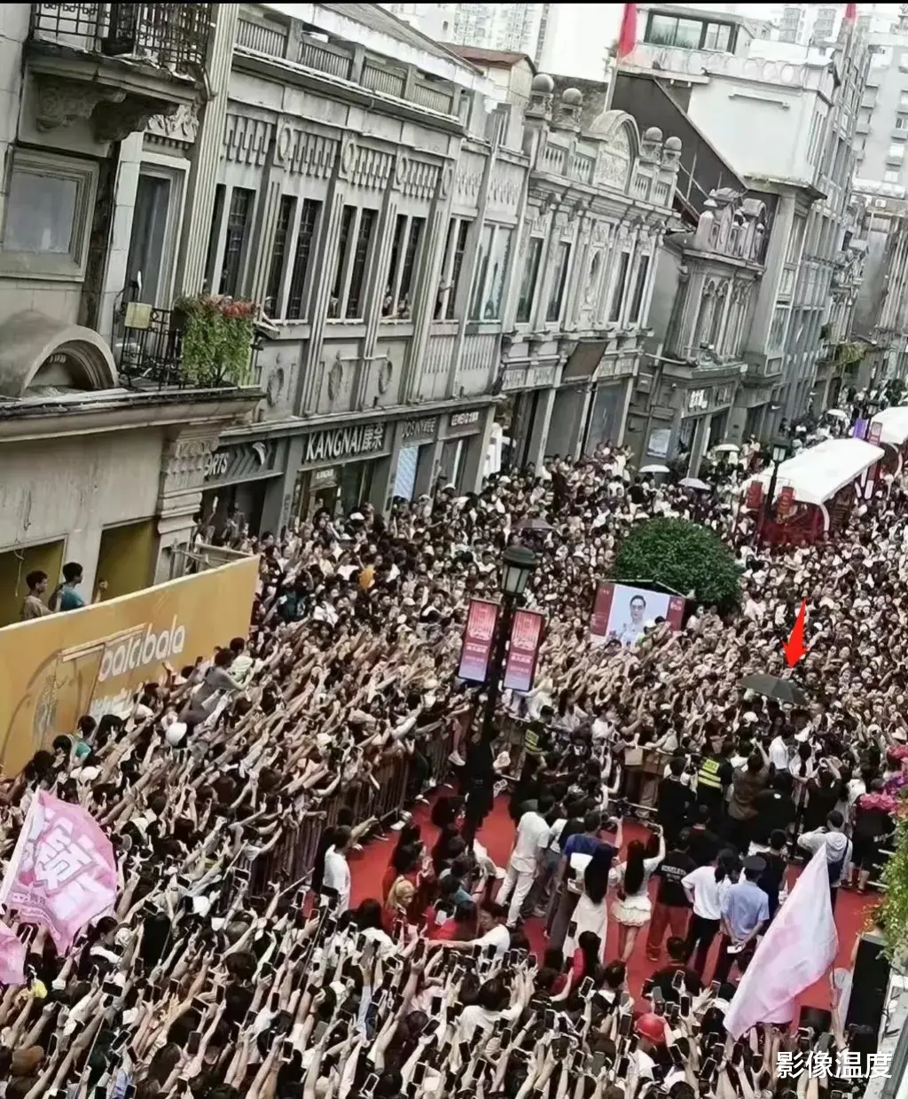 杨颖温州30多特警保驾，引发强烈质疑！北京律师怒斥：谁给她的权力？