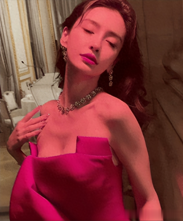 杨颖风波愈演愈烈，央视将其除名，离开黄晓明后花式作死，恐凉凉