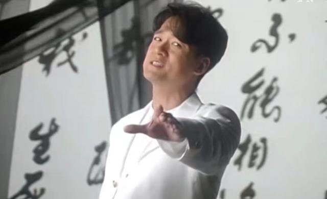 大湾区晚会打脸3个人,别再尬吹内地一流歌手了,现场都成了笑话