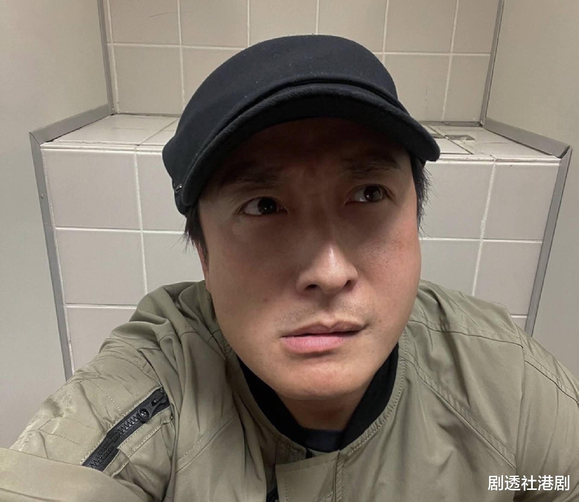 龙马精神|恭喜！香港知名荧幕男神被曝新恋情，新任女友是艺术家长相漂亮