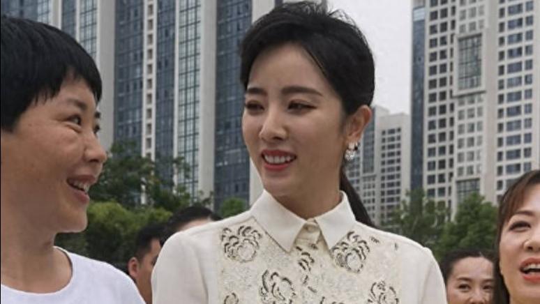 善恶终有报，疑似转行“捞金”的李思思，已经活成了一个笑话