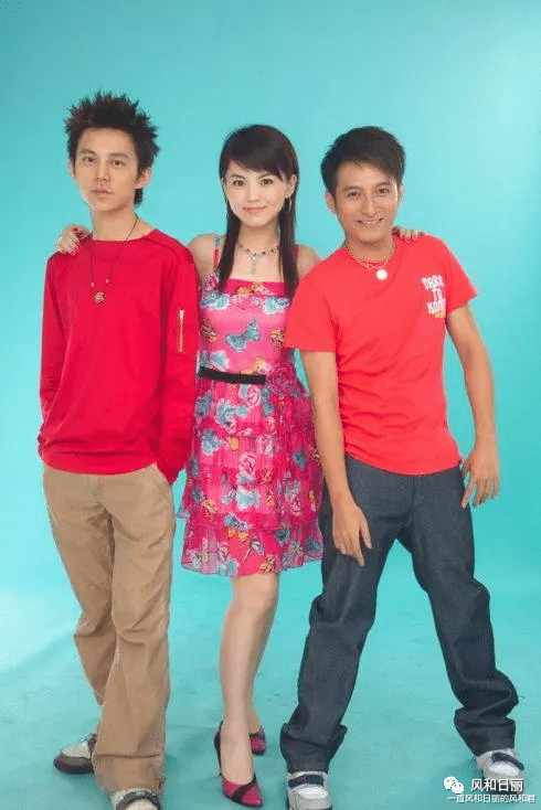 何炅|49岁何炅与13岁王诗龄久违同框,可惜《快本》和《爸爸去哪儿》都没了