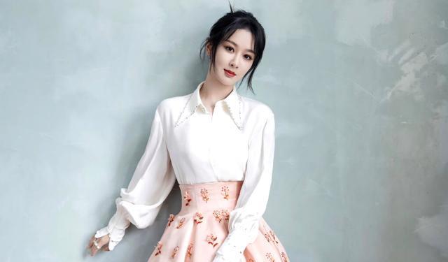 杨紫|胡歌获得KING称号，刘亦菲被封QUEEN！肖战杨紫落败被质疑有黑幕