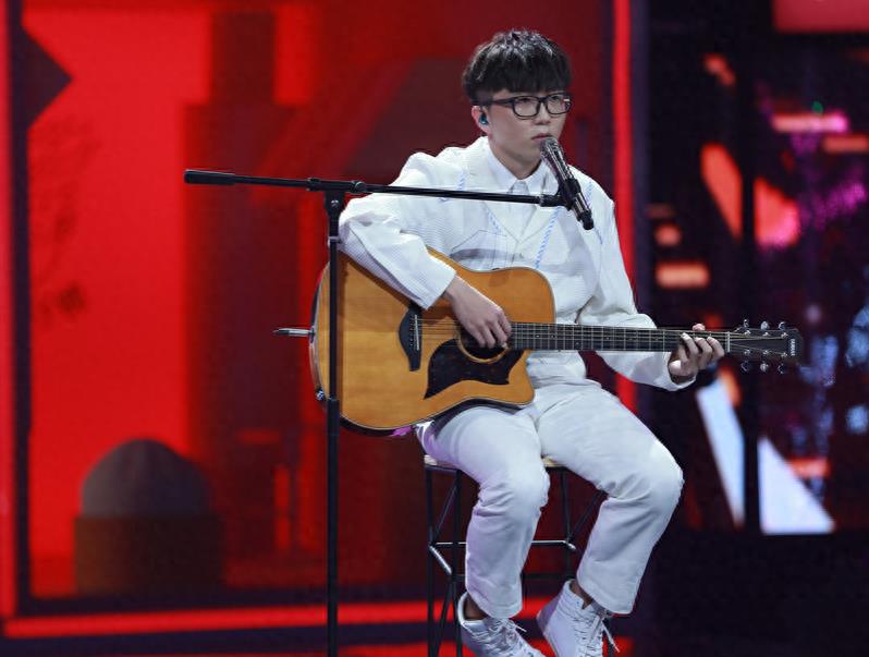 毛不易病情恶化,多项活动暂停,知情人透露细节:筷子都拿不稳