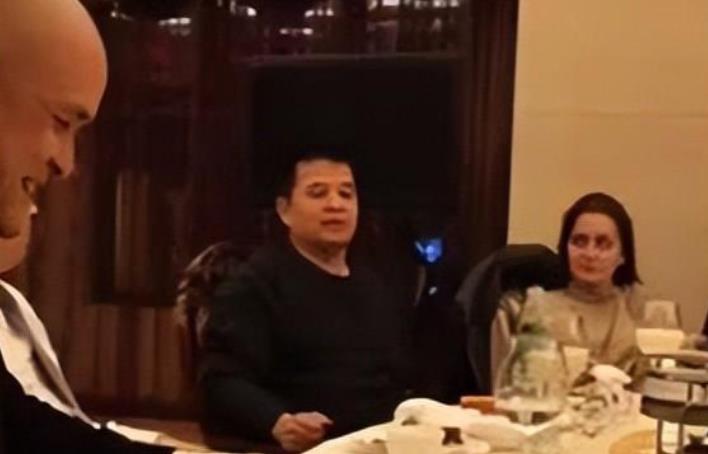 现身婚礼担任主持？“消失”了8年的毕福剑，终究走上“不归路”！