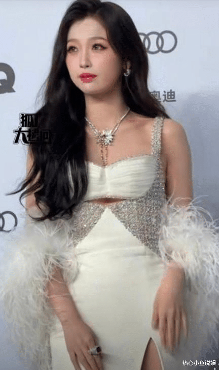 GQ红毯之死亡灯光:张天爱假屁股,毛晓彤鼻子透光,景甜秒杀董洁!