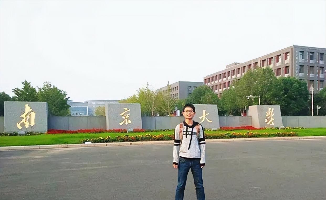 高校|高校行政岗,都扎堆招“博士”,是“学历贬值”还是资源浪费?