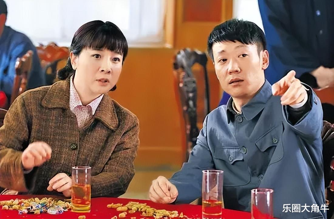 多次出轨小鲜肉，并在车内激吻，55岁的陈小艺已和丈夫分居11年